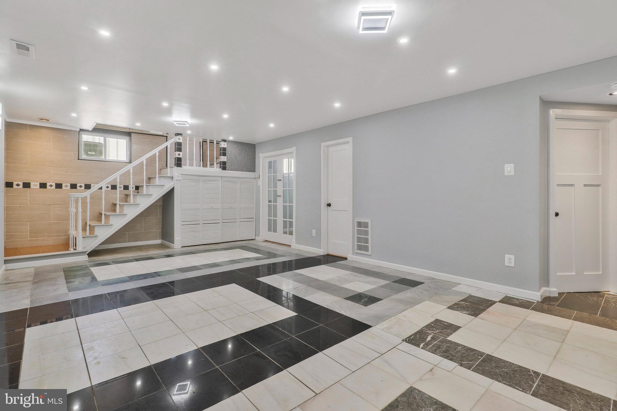 9600 Woodland Avenue Lanham, MD 20706 - Photo 28 of 41 a view of an entryway