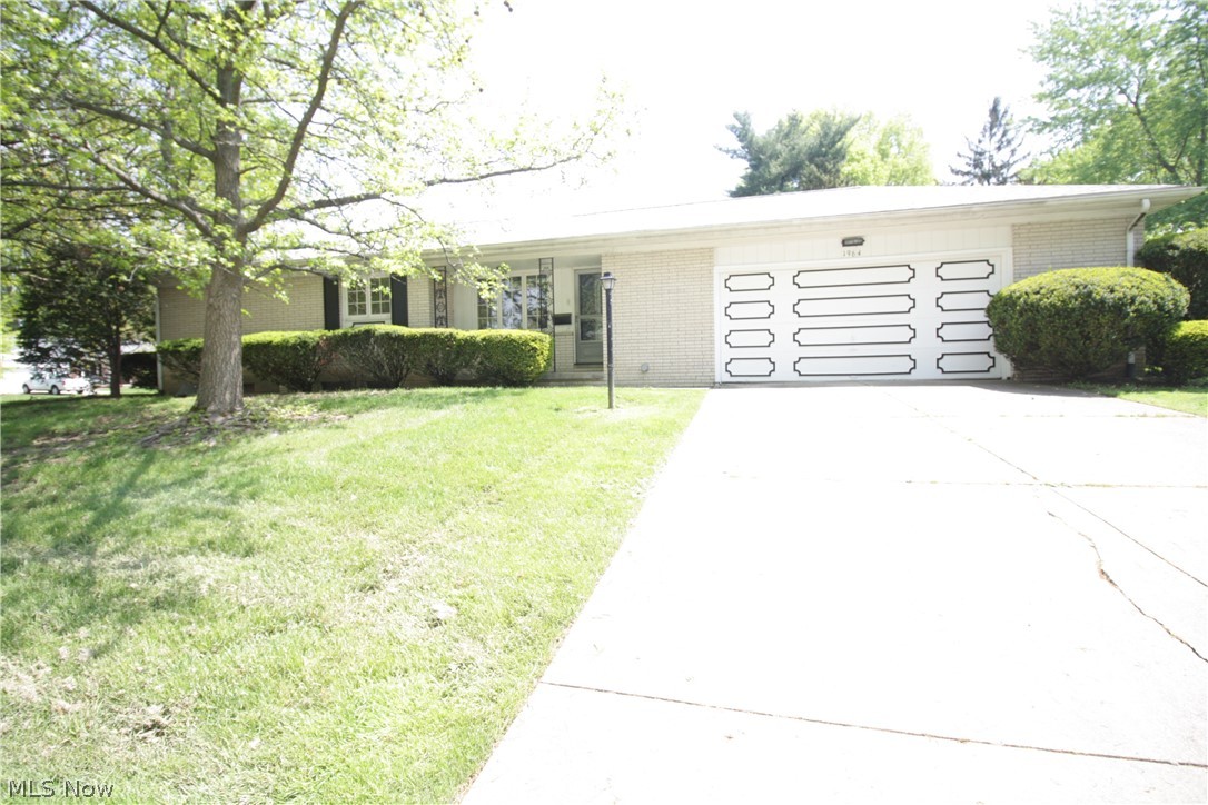 1964 Burlington Road Akron, OH 44313 - Photo 2 of 14