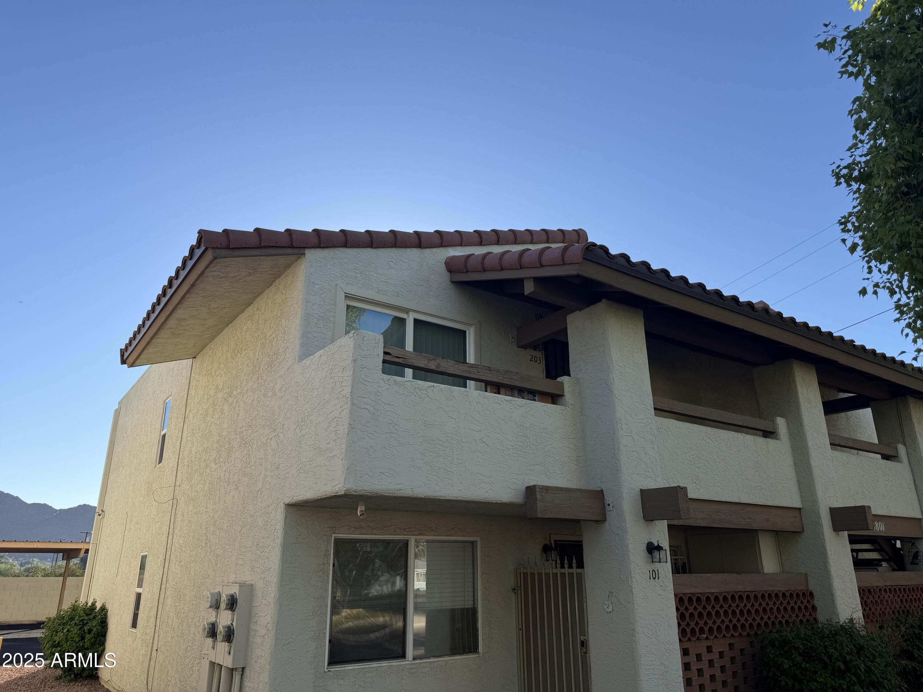 8801 North 8th Street, Unit 203 Phoenix, AZ 85020 - Photo 7 of 29 a view of a house with a balcony