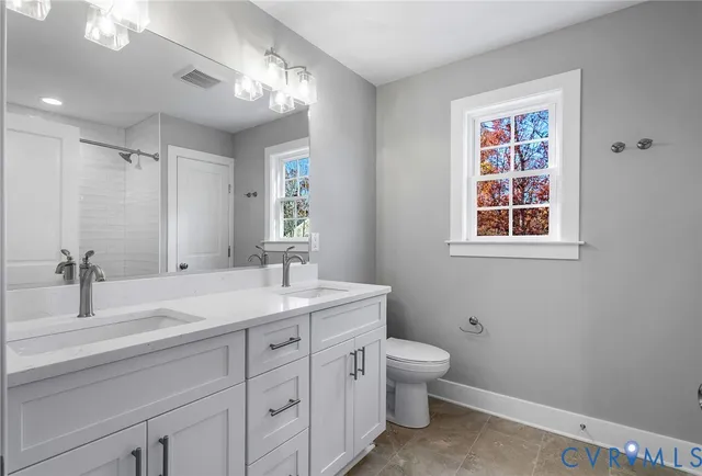 a bathroom with a tub