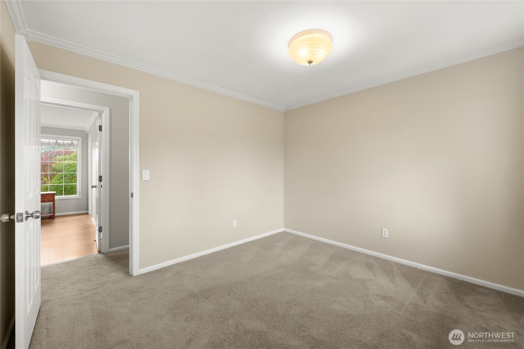 10 Jeffery Place Longview, WA 98632 - Photo 31 of 40 an empty room with a window