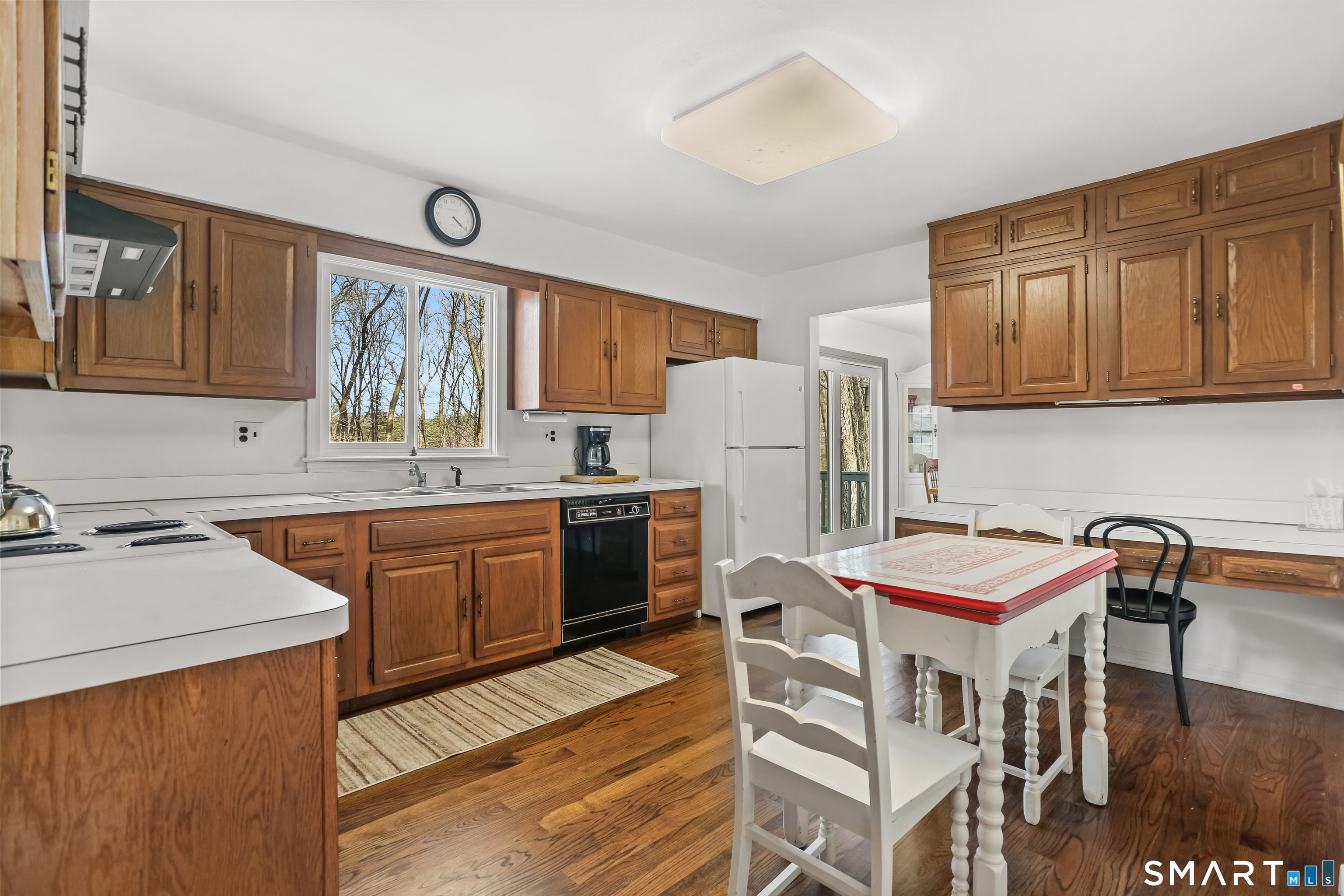 268 Umpawaug Road Redding, CT 06896 - Photo 7 of 28 a kitchen with a stove a refrigerator and a sink