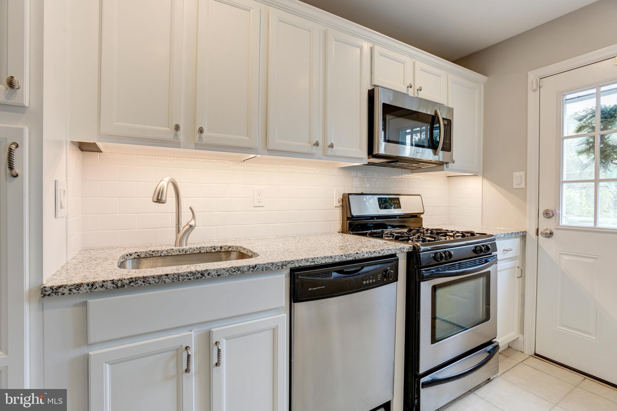 8155 Glen Gary Road Towson, MD 21286 - Photo 14 of 35 New Granite Counters