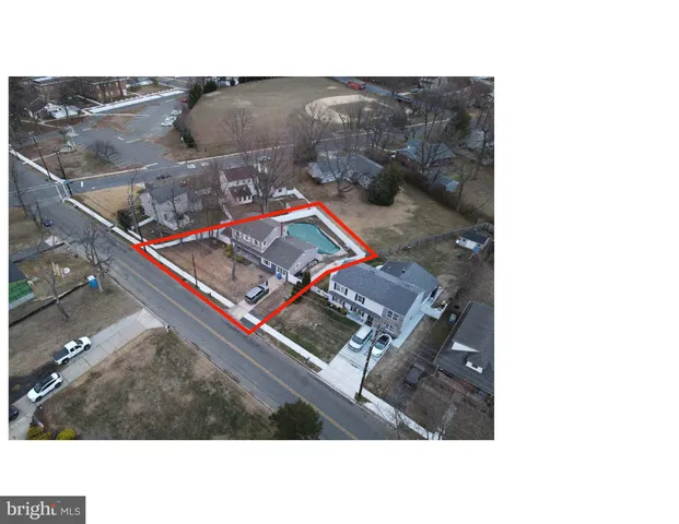 a black and white photo of a living room