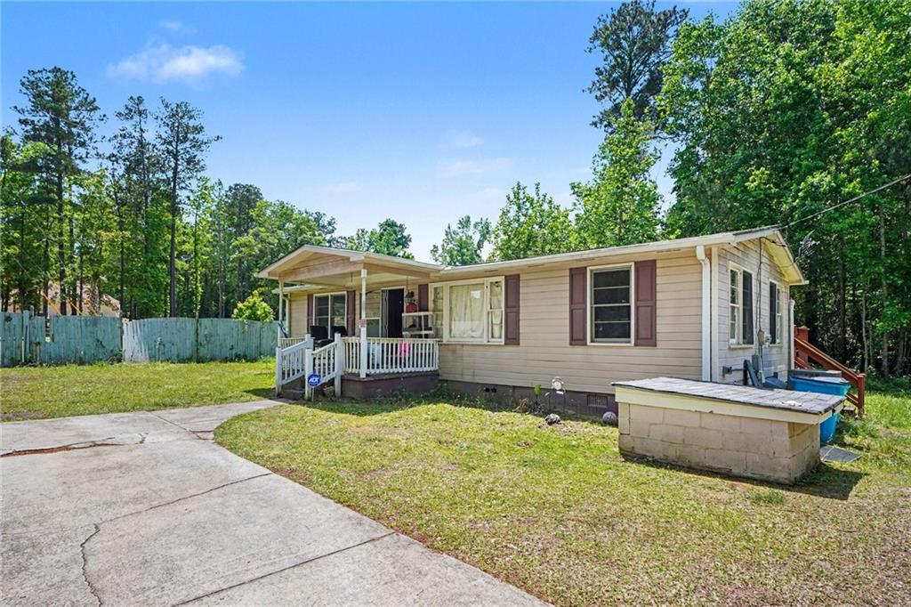 137 Taylor Road Jackson, GA 30233 - Photo 3 of 23 a house view with a sitting space and garden