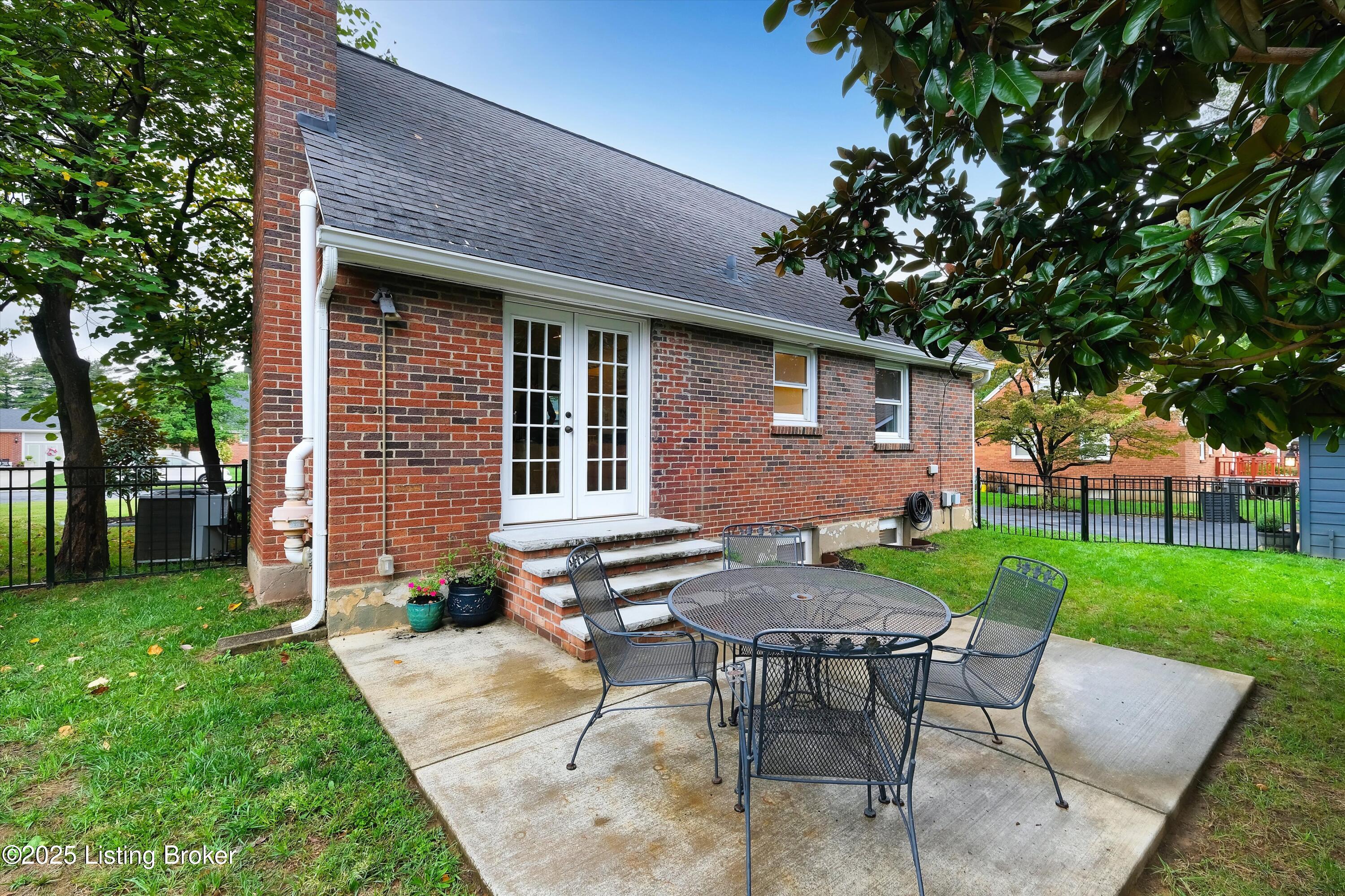 2909 Miles Road Louisville, KY 40220 - Photo 40 of 44 Patio