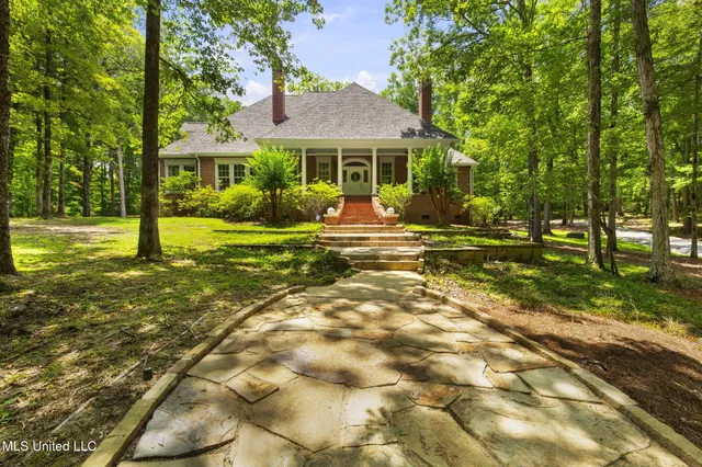 $1,150,000 | 169 Pine Hill Drive, Brandon, MS 39042