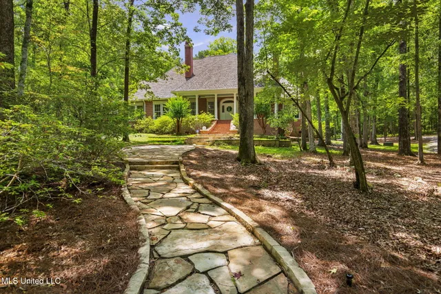 $1,150,000 | 169 Pine Hill Drive, Brandon, MS 39042