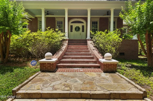 $1,150,000 | 169 Pine Hill Drive, Brandon, MS 39042