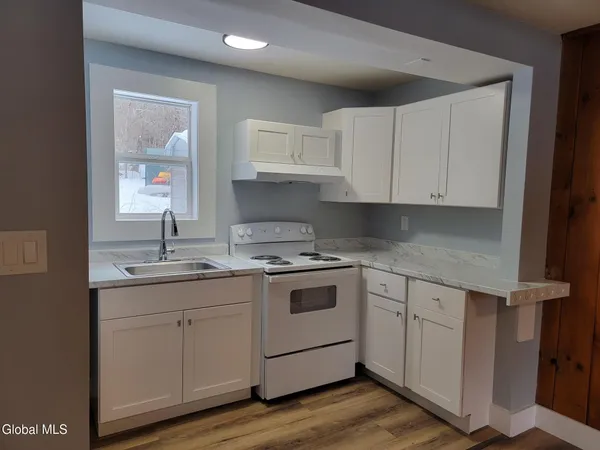 $1,200 | 827 Highway 9, Unit 6, Schroon, NY 12870