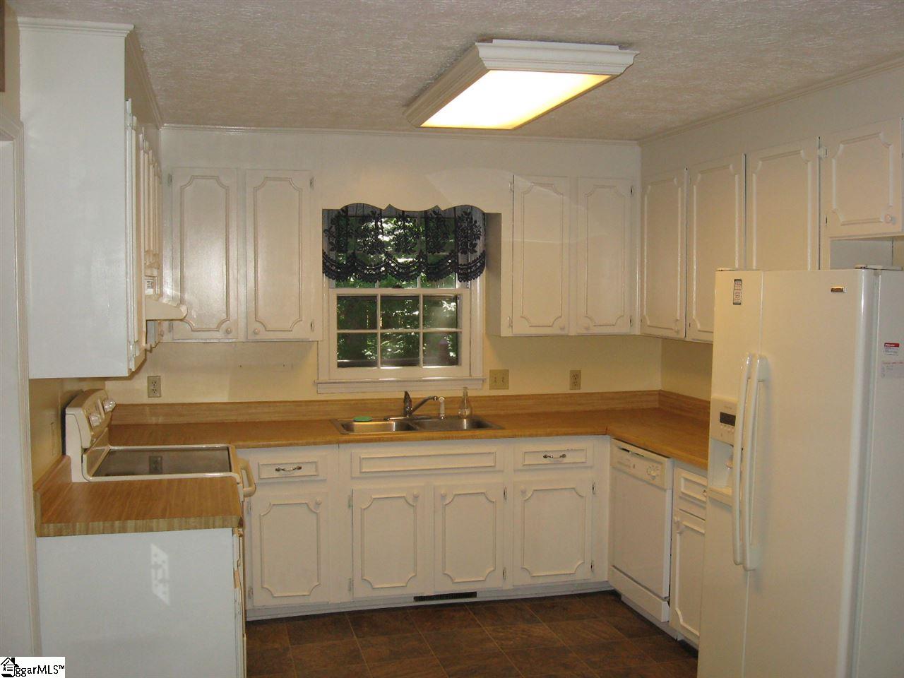 105 Cobblestone Road Greenville, SC 29615 - Photo 7 of 21 Gallery Image 7