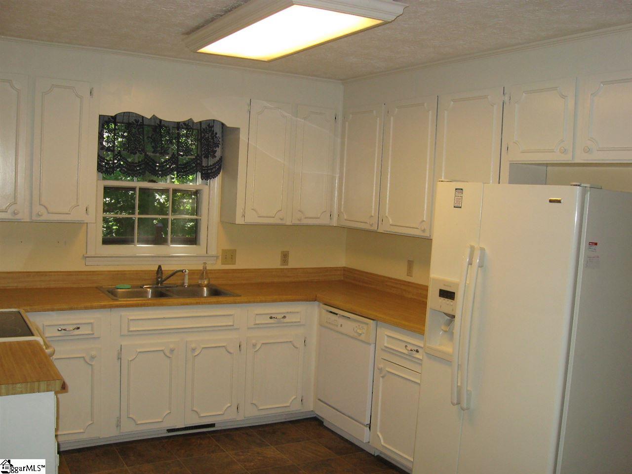 105 Cobblestone Road Greenville, SC 29615 - Photo 8 of 21 Gallery Image 8