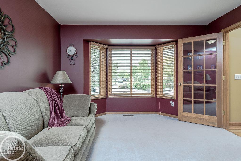 1066 Skyview Court Rochester, MI 48307 - Photo 4 of 39 31243439-3.JPG