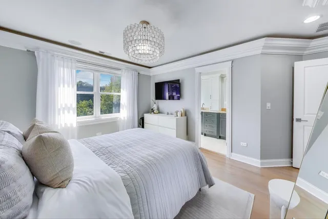 $840,000 | 735 West Brompton Avenue, Unit 2E, Chicago, IL 60657