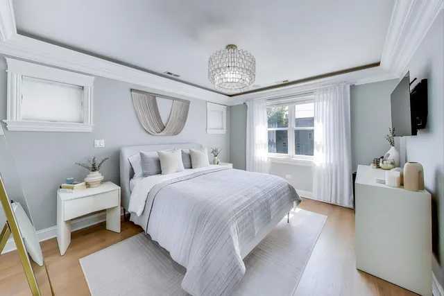 $840,000 | 735 West Brompton Avenue, Unit 2E, Chicago, IL 60657