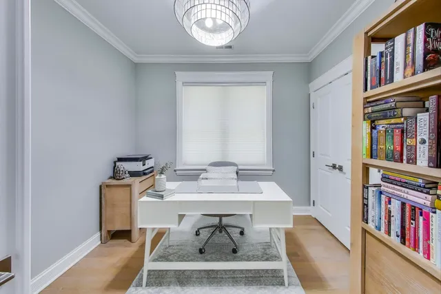 $840,000 | 735 West Brompton Avenue, Unit 2E, Chicago, IL 60657