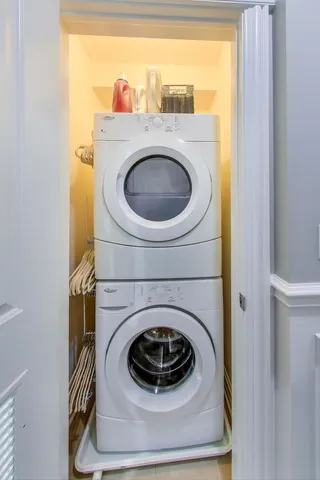 $840,000 | 735 West Brompton Avenue, Unit 2E, Chicago, IL 60657