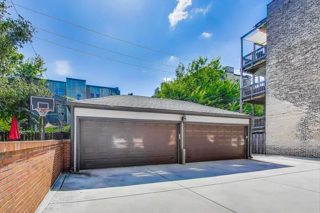 $840,000 | 735 West Brompton Avenue, Unit 2E, Chicago, IL 60657