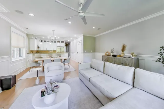 $840,000 | 735 West Brompton Avenue, Unit 2E, Chicago, IL 60657