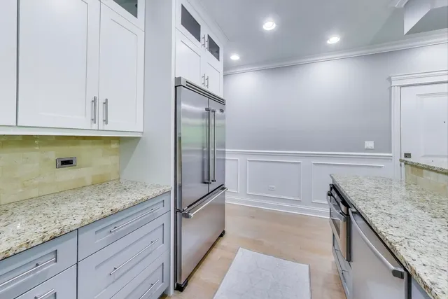 $840,000 | 735 West Brompton Avenue, Unit 2E, Chicago, IL 60657