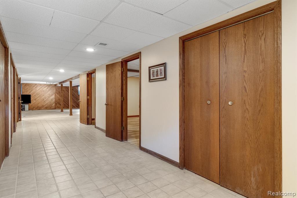 36057 Smithfield Road Farmington, MI 48335 - Photo 30 of 48
