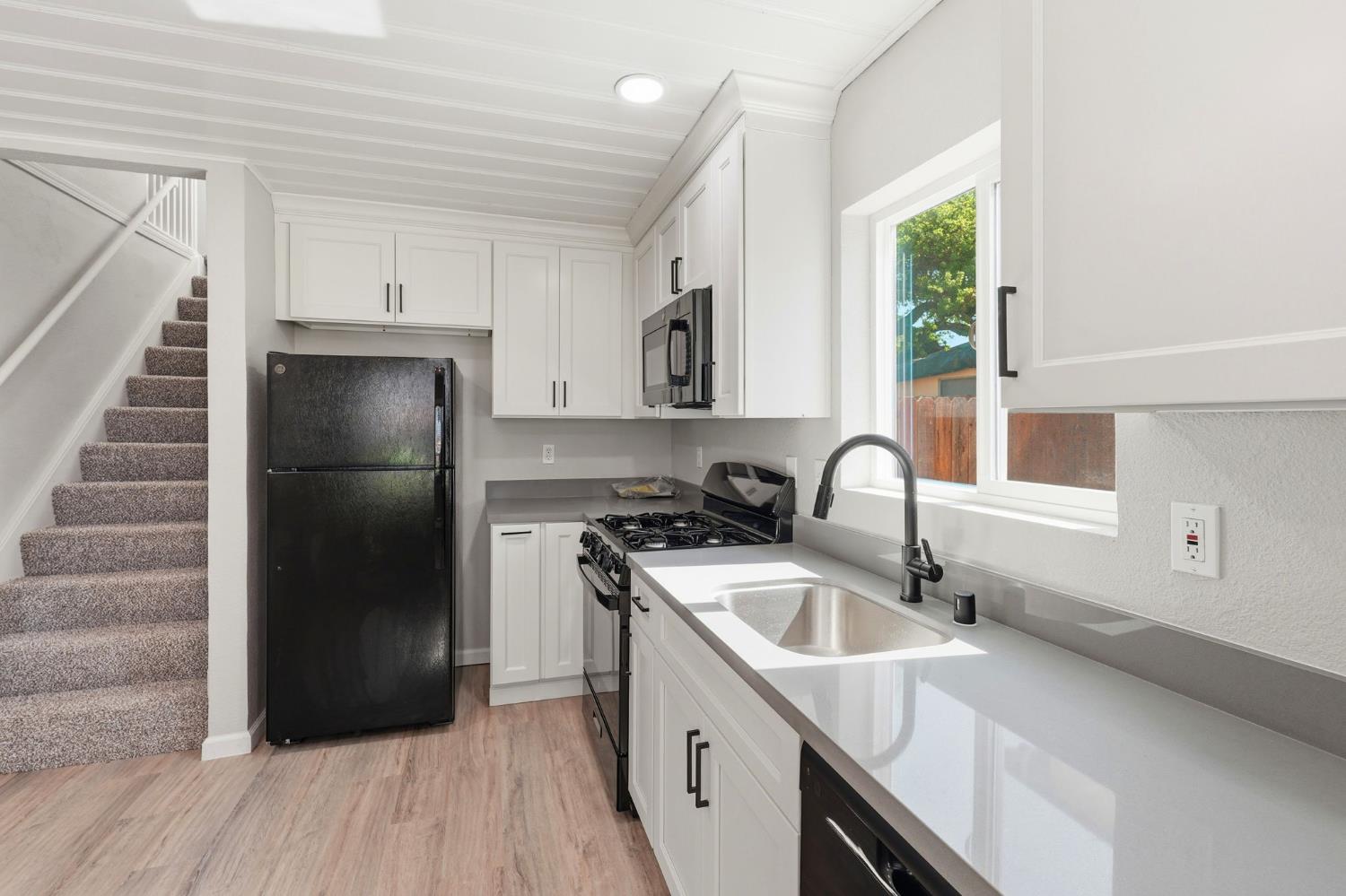 112 Fairview Street Modesto, CA 95354 - Photo 6 of 46