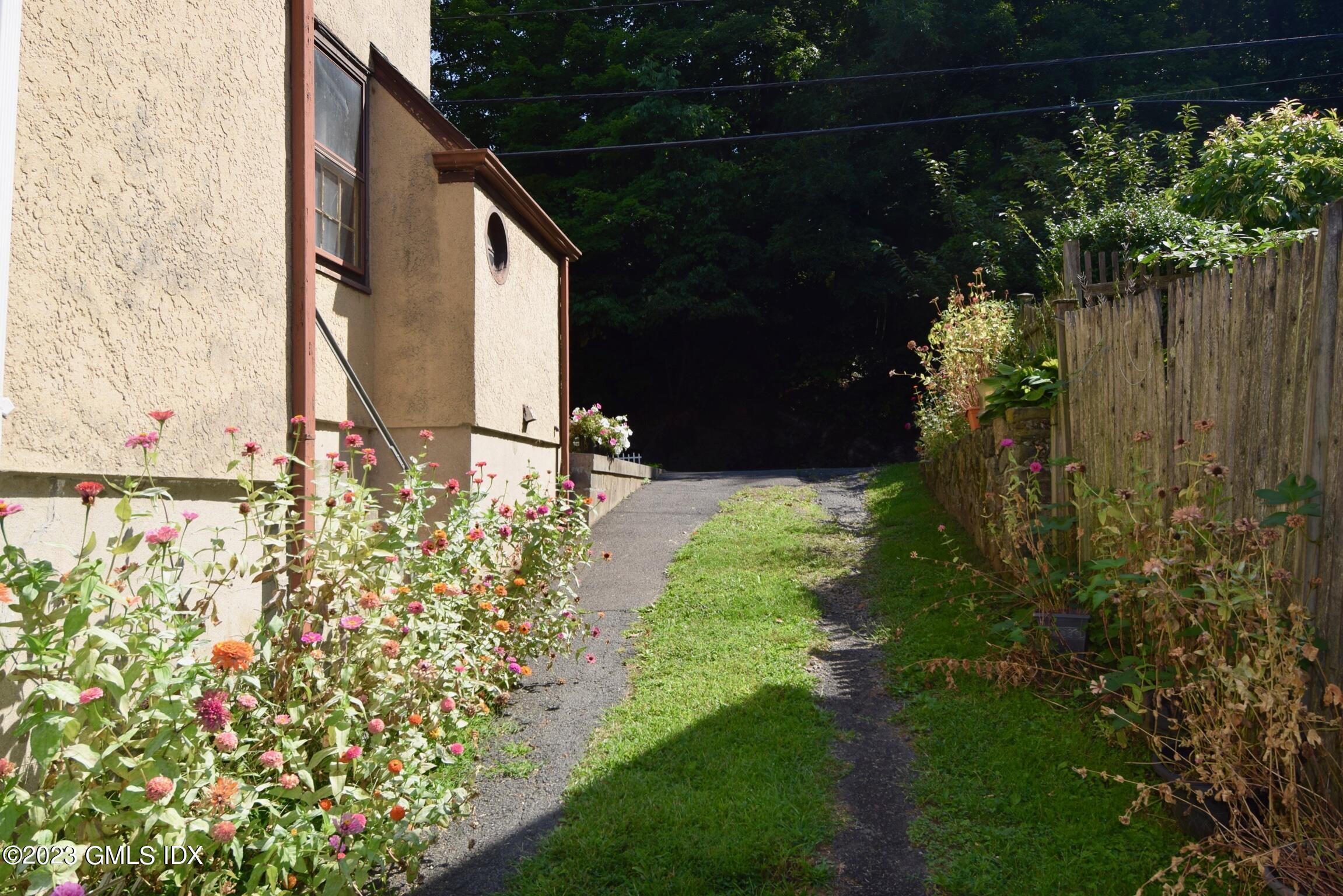 6 Pemberwick Road Greenwich, CT 06831 - Photo 26 of 32 a backyard of a house with lots of green space