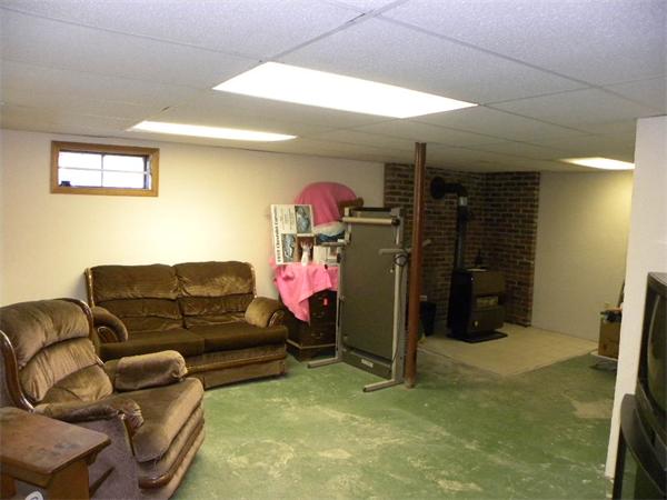 102 Smith Road Charlton, MA 01507 - Photo 17 of 28 Gallery Image 17