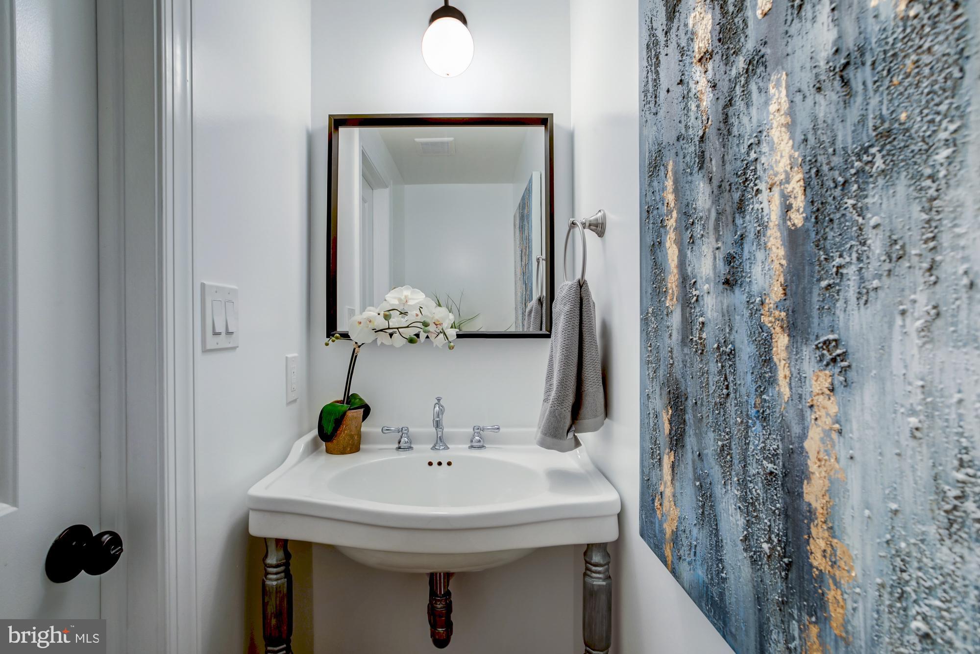 731 18th Street Northeast, Unit 2 Washington, DC 20002 - Photo 5 of 16 1/2 bath for guests