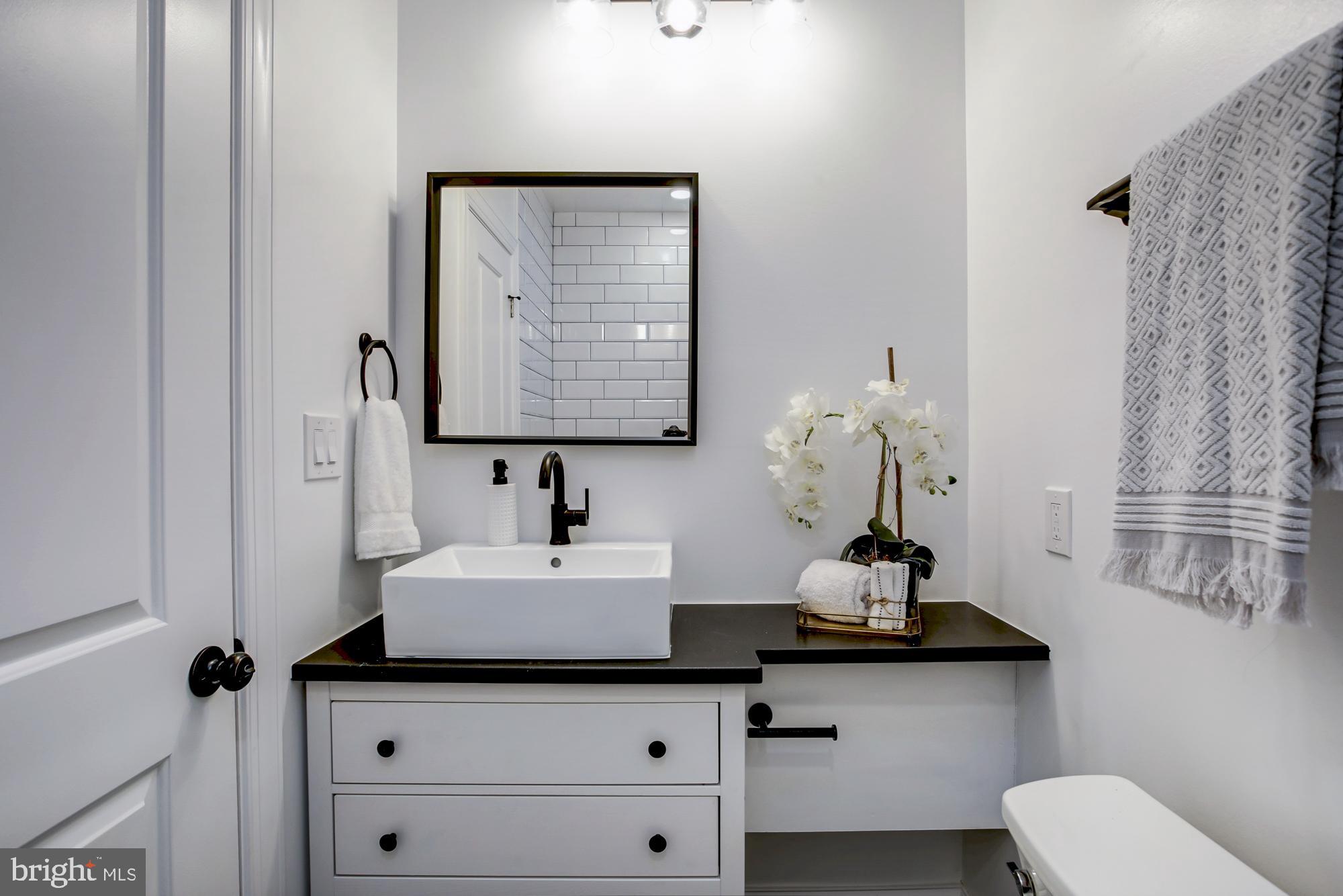 731 18th Street Northeast, Unit 2 Washington, DC 20002 - Photo 8 of 16 1st full bath