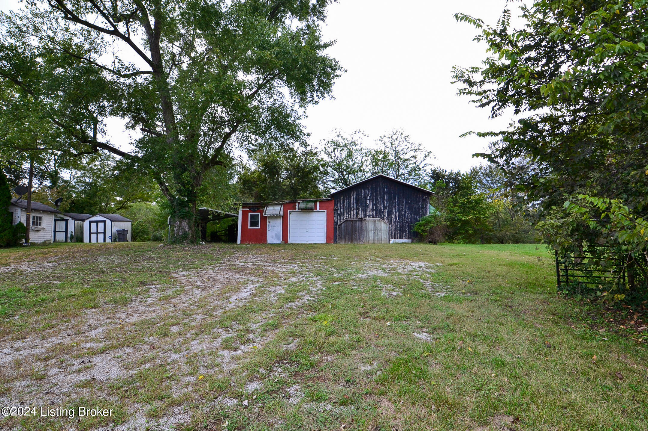 13300 East Orell Road Louisville, KY 40272 - Photo 3 of 36 DSC_0483