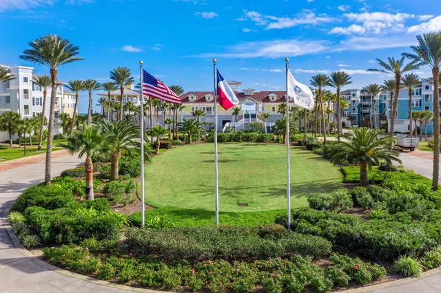 $575,000 | 4121 Pointe W Drive, Unit 301, Galveston, TX 77554