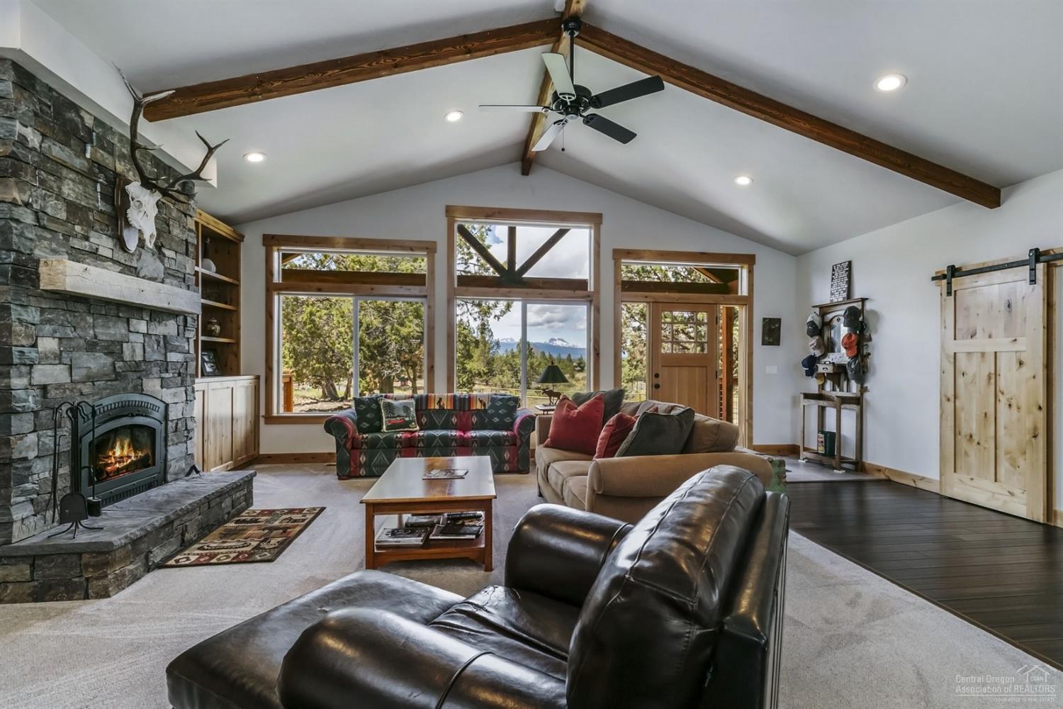 64705 Simon Road Bend, OR 97703 - Photo 5 of 25 Gallery Image 5