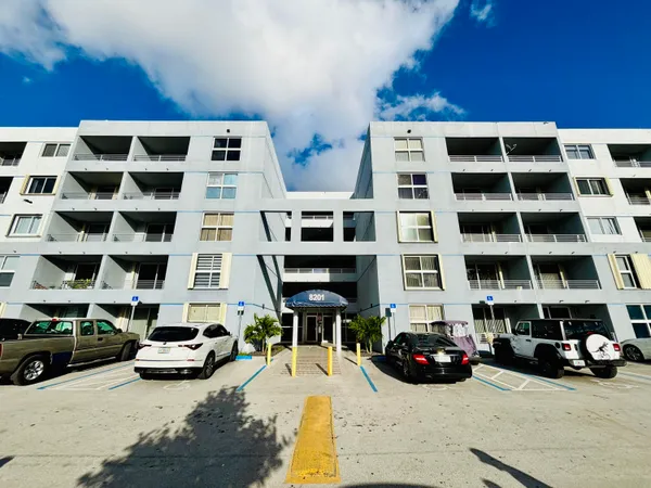 $2,400 | 8201 Northwest 8th Street, Unit 1509, Miami, FL 33126