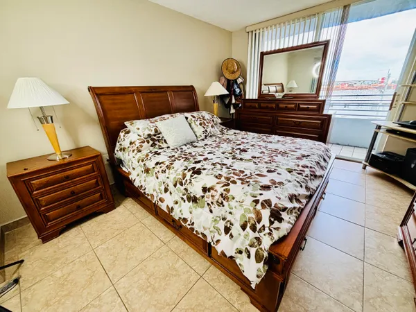 $2,400 | 8201 Northwest 8th Street, Unit 1509, Miami, FL 33126