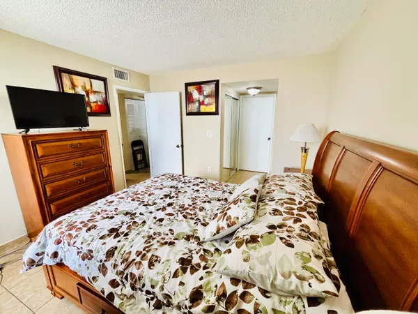 $2,400 | 8201 Northwest 8th Street, Unit 1509, Miami, FL 33126