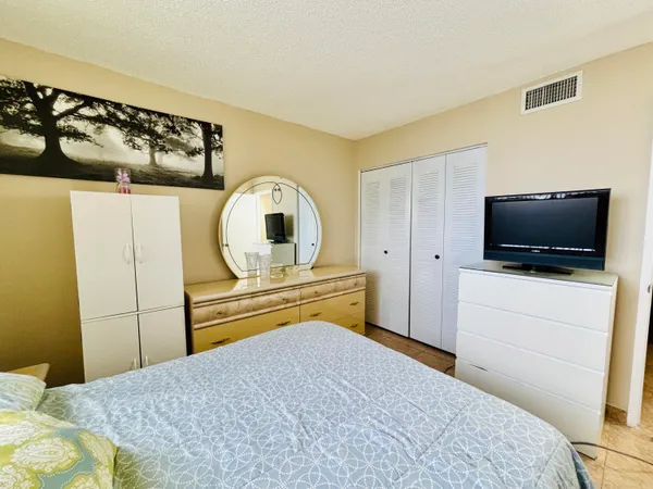 $2,400 | 8201 Northwest 8th Street, Unit 1509, Miami, FL 33126