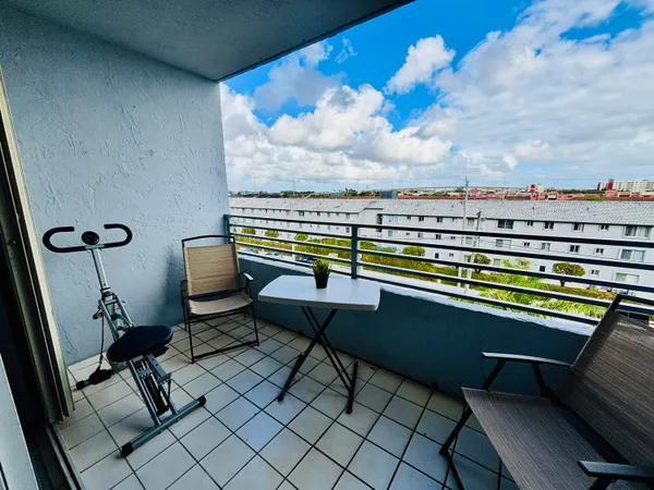 $2,400 | 8201 Northwest 8th Street, Unit 1509, Miami, FL 33126