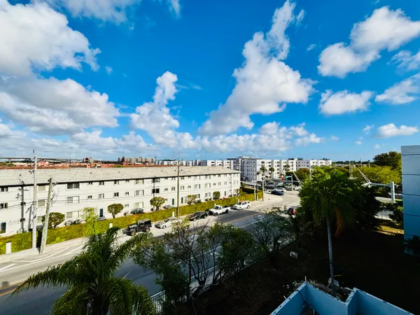 $2,400 | 8201 Northwest 8th Street, Unit 1509, Miami, FL 33126
