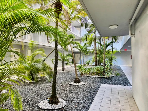 $2,400 | 8201 Northwest 8th Street, Unit 1509, Miami, FL 33126