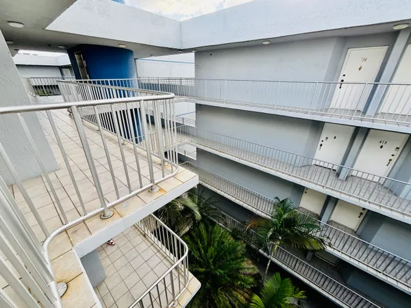 $2,400 | 8201 Northwest 8th Street, Unit 1509, Miami, FL 33126