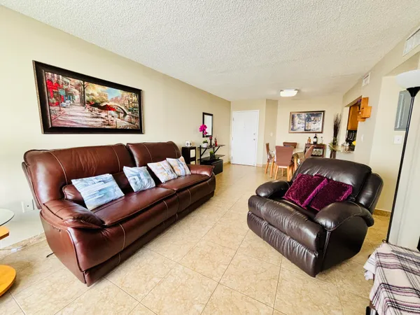 $2,400 | 8201 Northwest 8th Street, Unit 1509, Miami, FL 33126