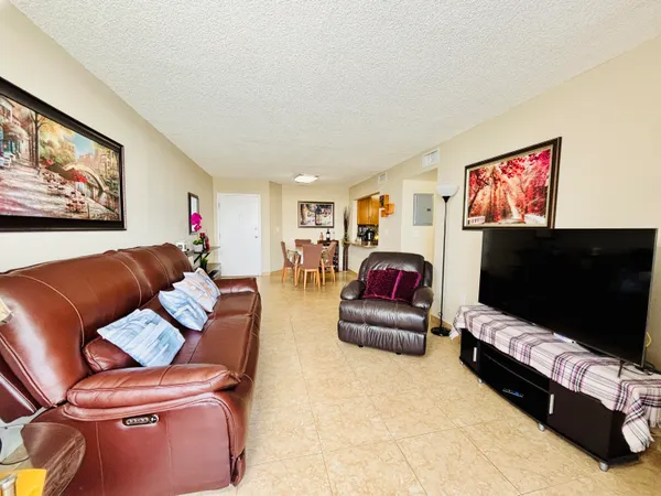 $2,400 | 8201 Northwest 8th Street, Unit 1509, Miami, FL 33126