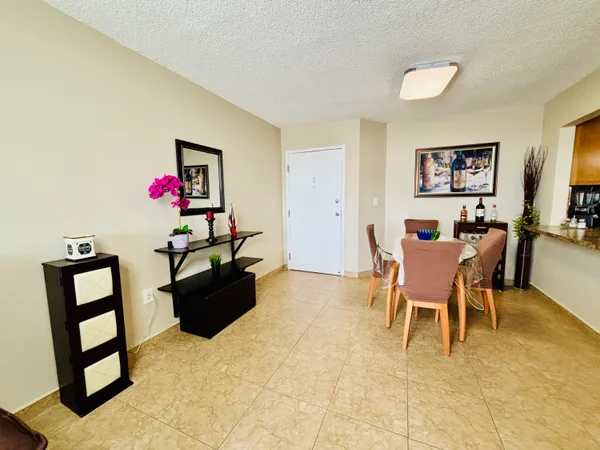 $2,400 | 8201 Northwest 8th Street, Unit 1509, Miami, FL 33126
