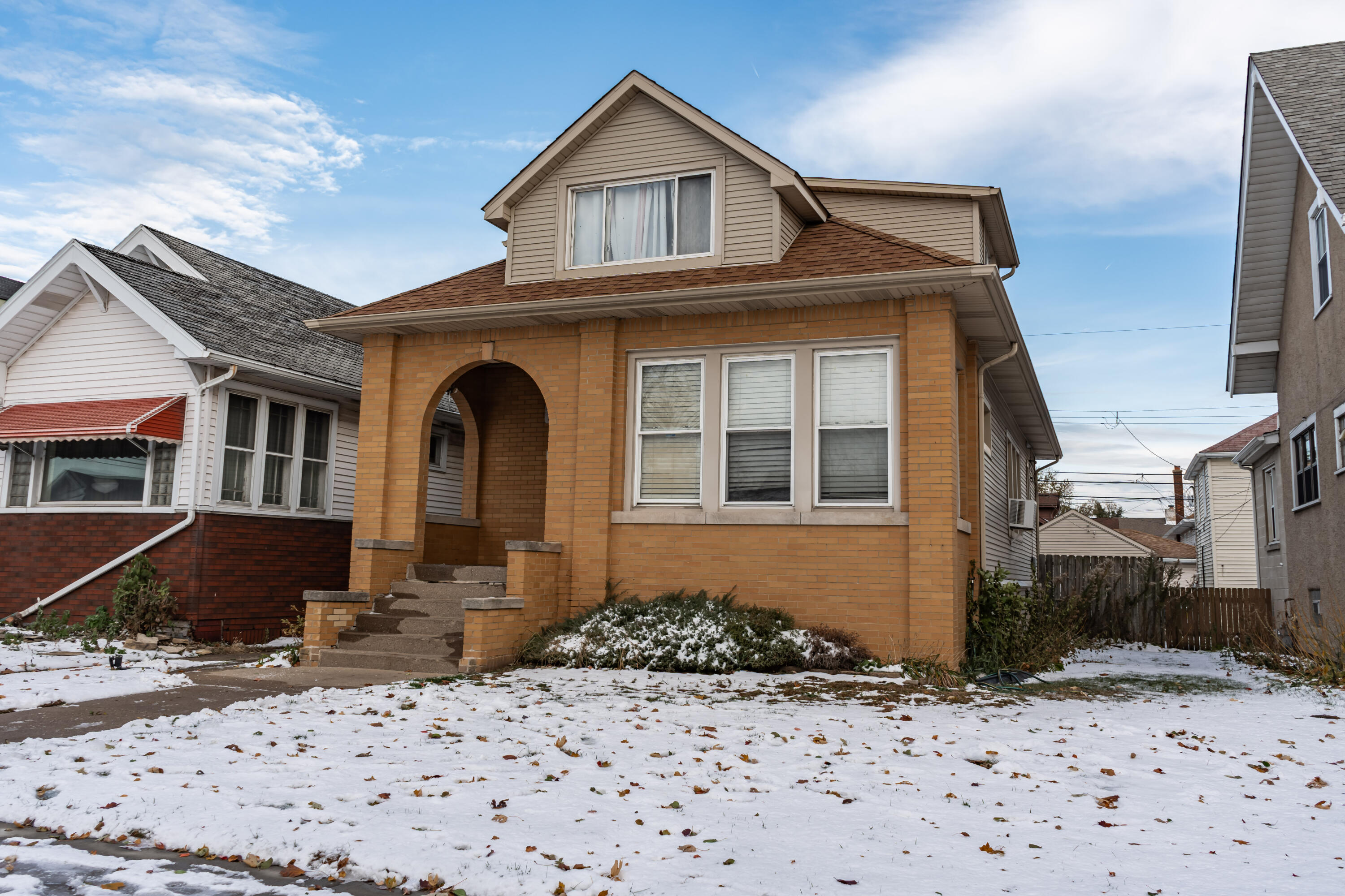 1409 Lake Avenue Whiting, IN 46394 - Photo 1 of 12 3000x2000