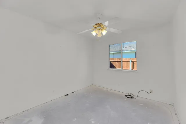 $185,000 | 500 Mitchell Drive, Hutto, TX 78634