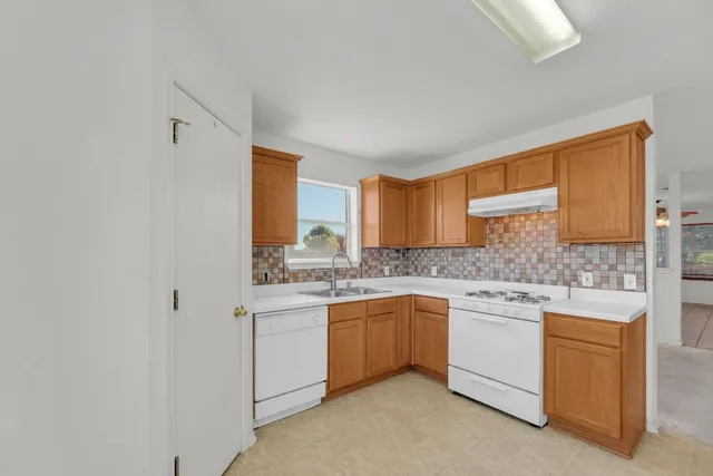 $185,000 | 500 Mitchell Drive, Hutto, TX 78634