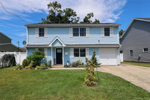 $839,000 | 161 Arlyn Drive West, Massapequa, NY 11758