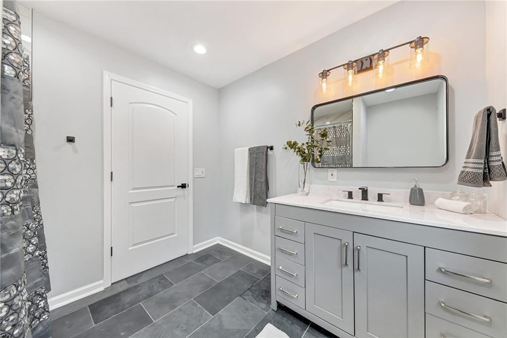 551 Thompson Run Road Pittsburgh, PA 15237 - Photo 18 of 25