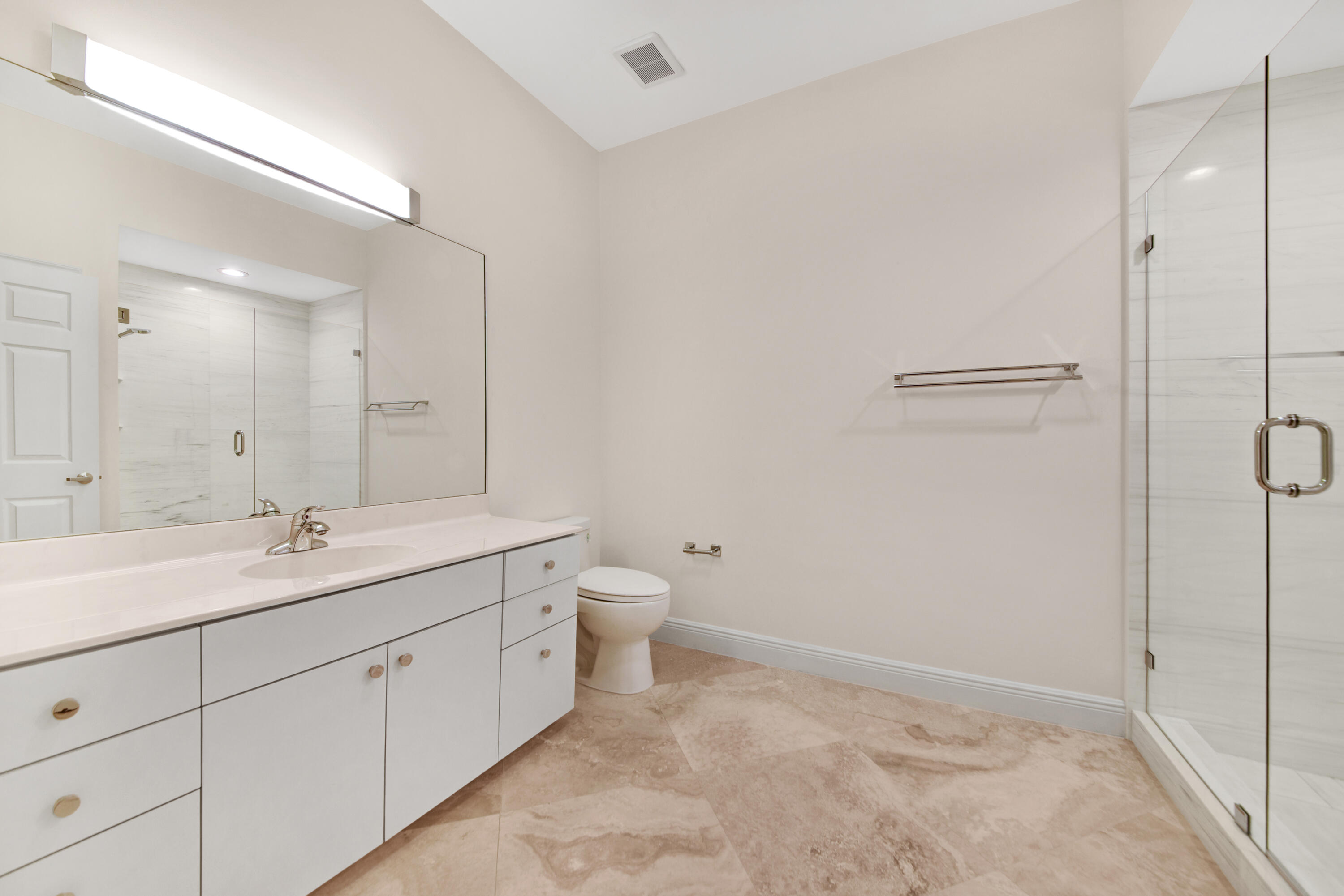 5111 North Ocean Boulevard, Unit C Ocean Ridge, FL 33435 - Photo 16 of 30 Full En-Suite Bath #2